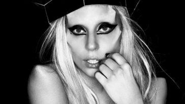 Lady Gaga relançará músicas do "Born This Way" em parceria com artistas LGBTQIA+