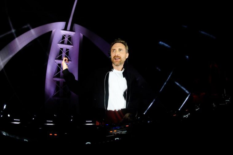 David Guetta vende catálogo para Warner Music por R$ 500 mi