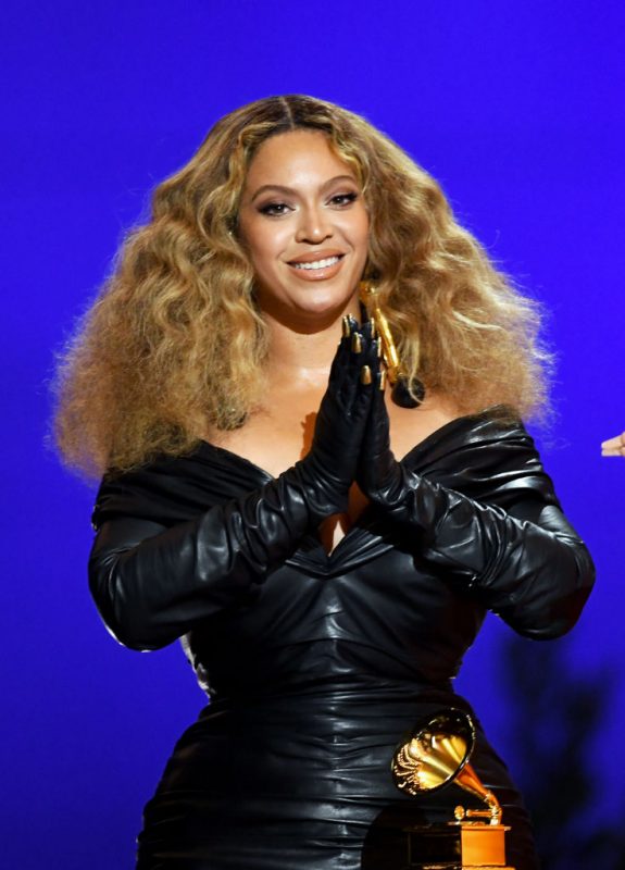 Beyoncé gravará feat. novo até semana que vem