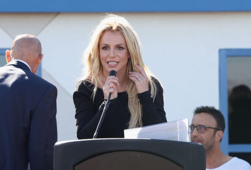 Britney Spears foi obrigada a fazer show com febre de 40ºC