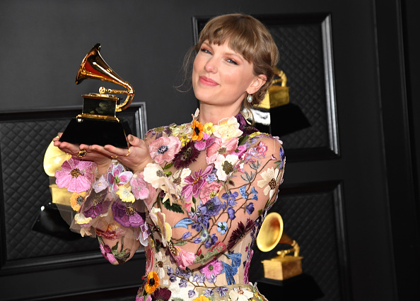 Taylor Swift pode disputar Grammy de Álbum do Ano contra si mesma