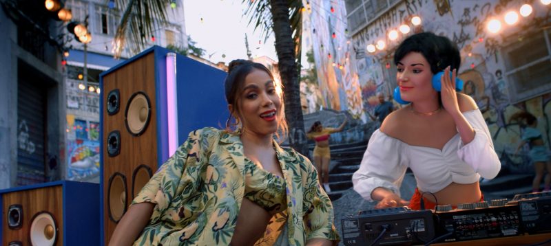 Anitta e Lu estrelam clipe que marca chegada do Magalu ao RJ