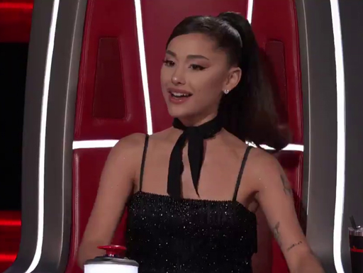 De Repente 30  Ariana Grande usa vestido do filme no The Voice