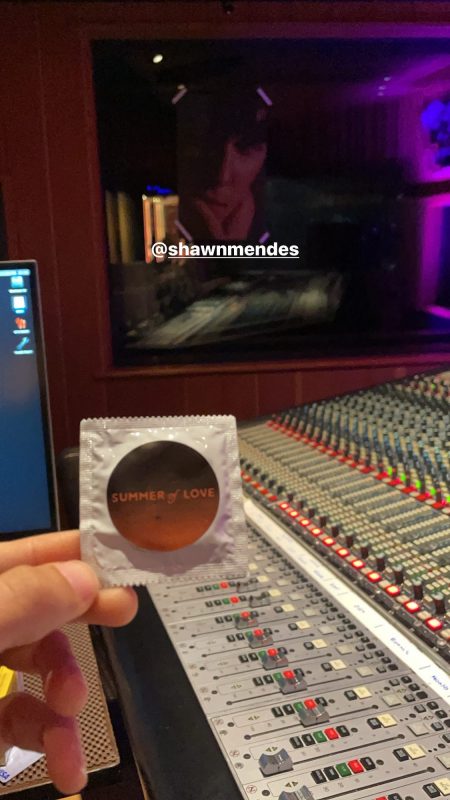 Shawn Mendes cria camisinha para divulgar single &#8220;Summer Of Love&#8221;