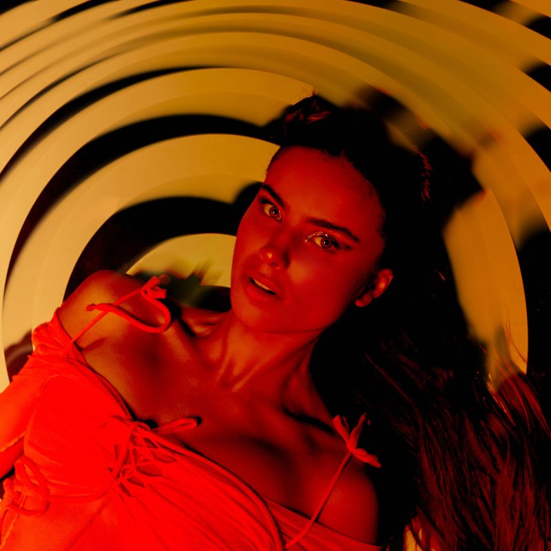 Single de Giulia Be “LOKKO” ganha nova versão em Dolby Atmos
