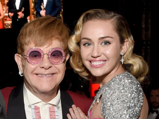 Elton John reúne mundo da música para projeto: "anúncio amanhã"