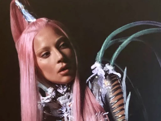 Lady Gaga fala pela primeira vez sobre "Chromatica Remix"