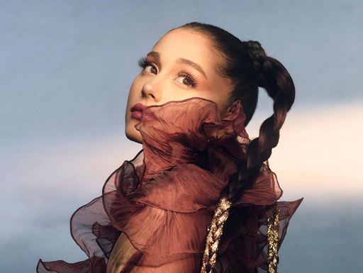 Ariana Grande entra no mercado da beleza com capa de revista