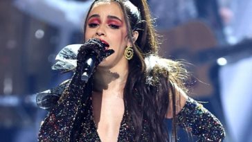 Camila Cabello canta "Don't Go Yet" e pede liberdade a Cuba