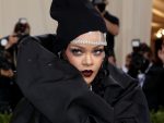 Fotógrafos fazem barraco por foto de Rihanna no MET Gala