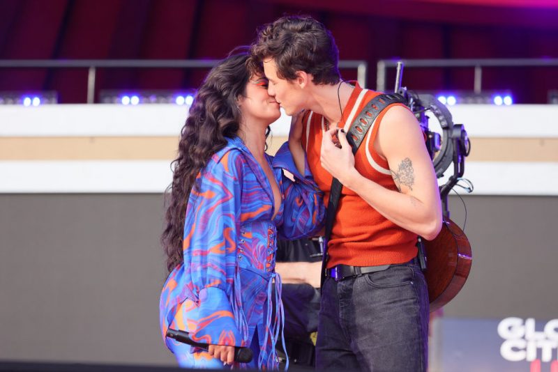 Shawn Mendes e Camila Cabello: Veja performance atualizada de "Señorita"