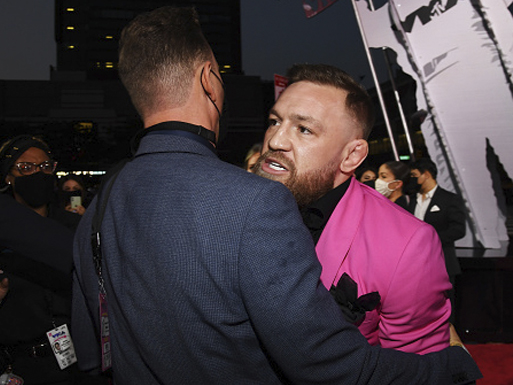 VMA 2021: fotos mostram lutador Conor McGregor fora de si no tapete vermelho
