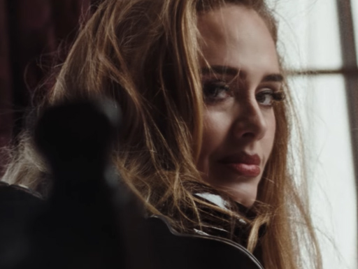 “Easy On Me”: Adele impacta charts nas primeiras 12 horas