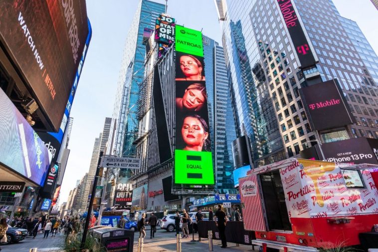 Marília Mendonça e Maiara & Maraisa são destaque na Times Square