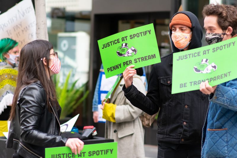 Spotify, Google, Amazon propõem pagar menos aos compositores
