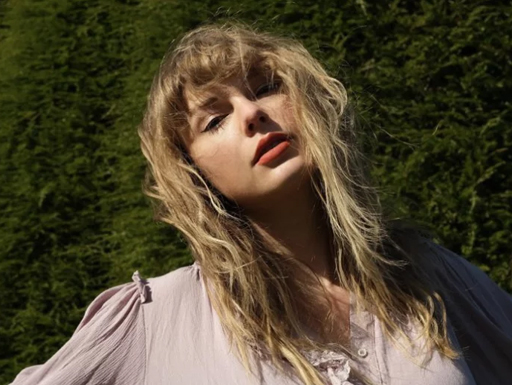 Taylor Swift fecha rua de seu apartamento para gravação misteriosa