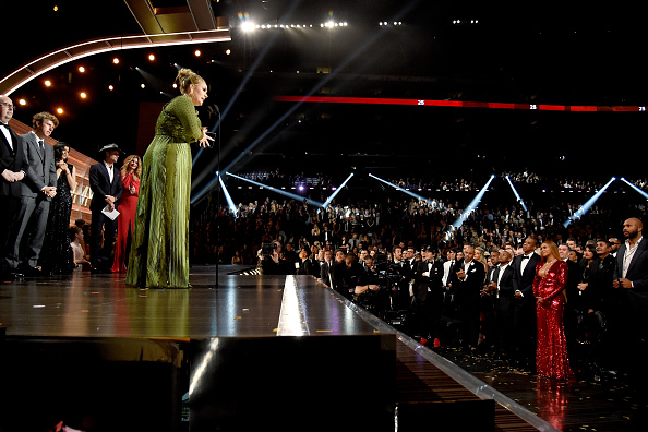 Adele revela o que fez com o Grammy que venceu de Beyoncé