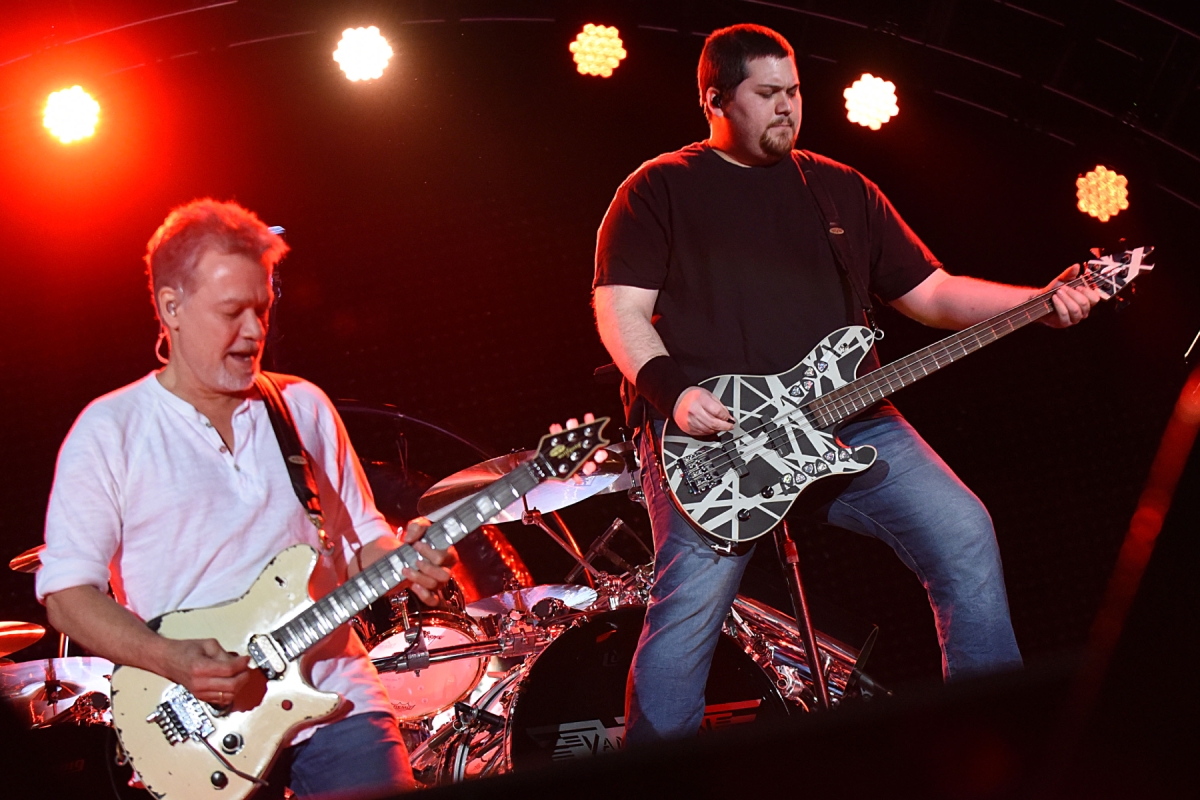 Wolfgang Van Halen relembra o pai Eddie Van Halen após 1 ano de sua morte