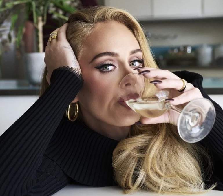 "I Drink Wine": Música da Adele teria originalmente 15 minutos