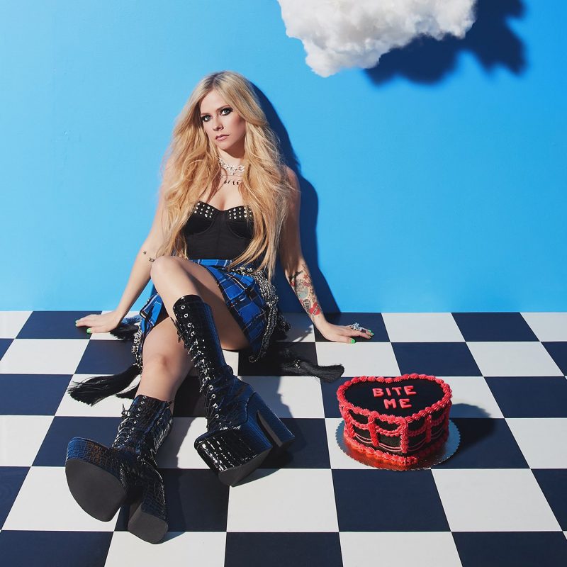 “BITE ME”: Avril Lavigne anuncia single oficialmente e mostra capa