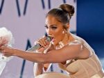 AMA 2021: Jennifer Lopez emociona em performance