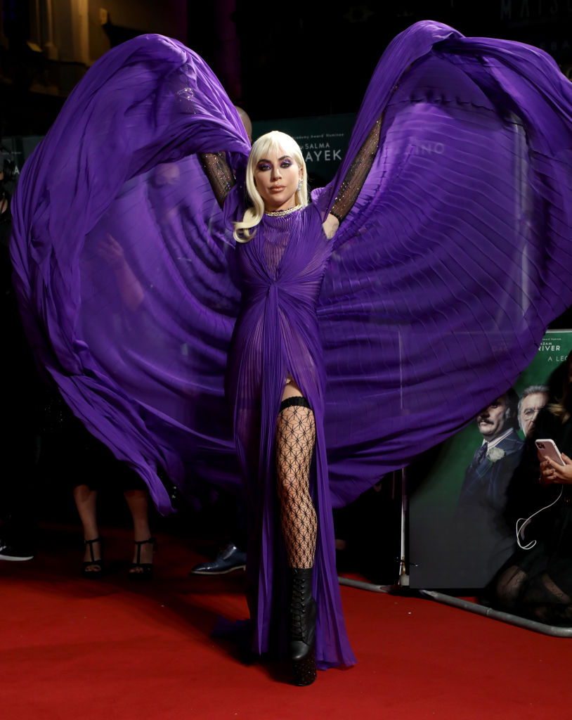 Casa Gucci: Lady Gaga vai com vestido esvoaçante à pré-estreia