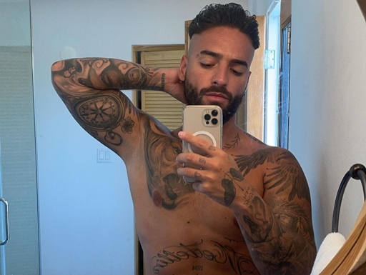 Sem roupas, Maluma surge sexy - e acompanhado - em nova foto!