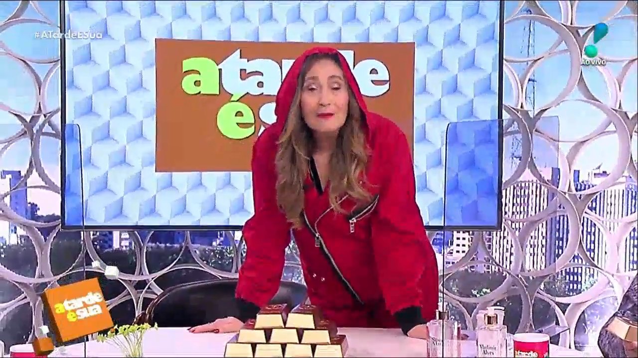 Sônia Abrão veste uniforme original de La Casa de Papel na TV