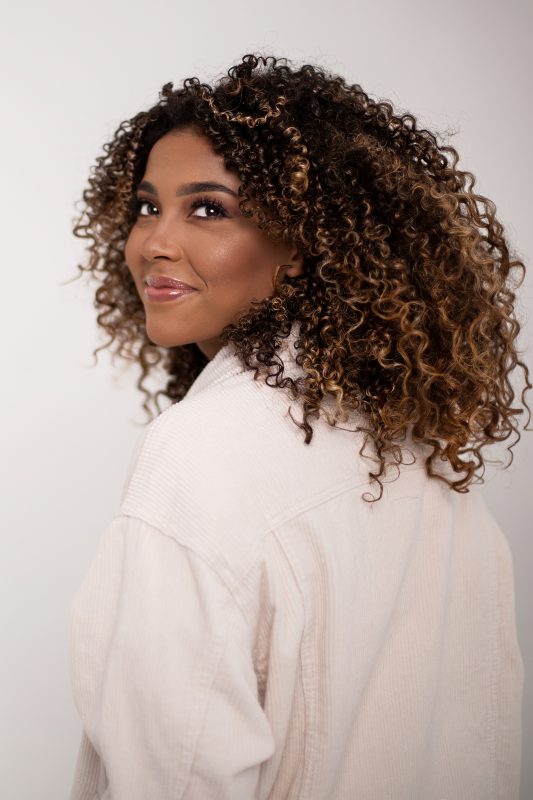 Gabriela Gomes é a 1ª cantora gospel do Spotify EQUAL