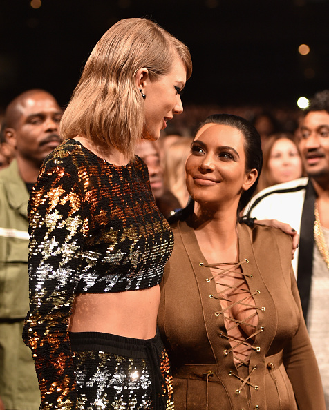 Rivalidade no passado: Kim Kardashian elogia Taylor Swift