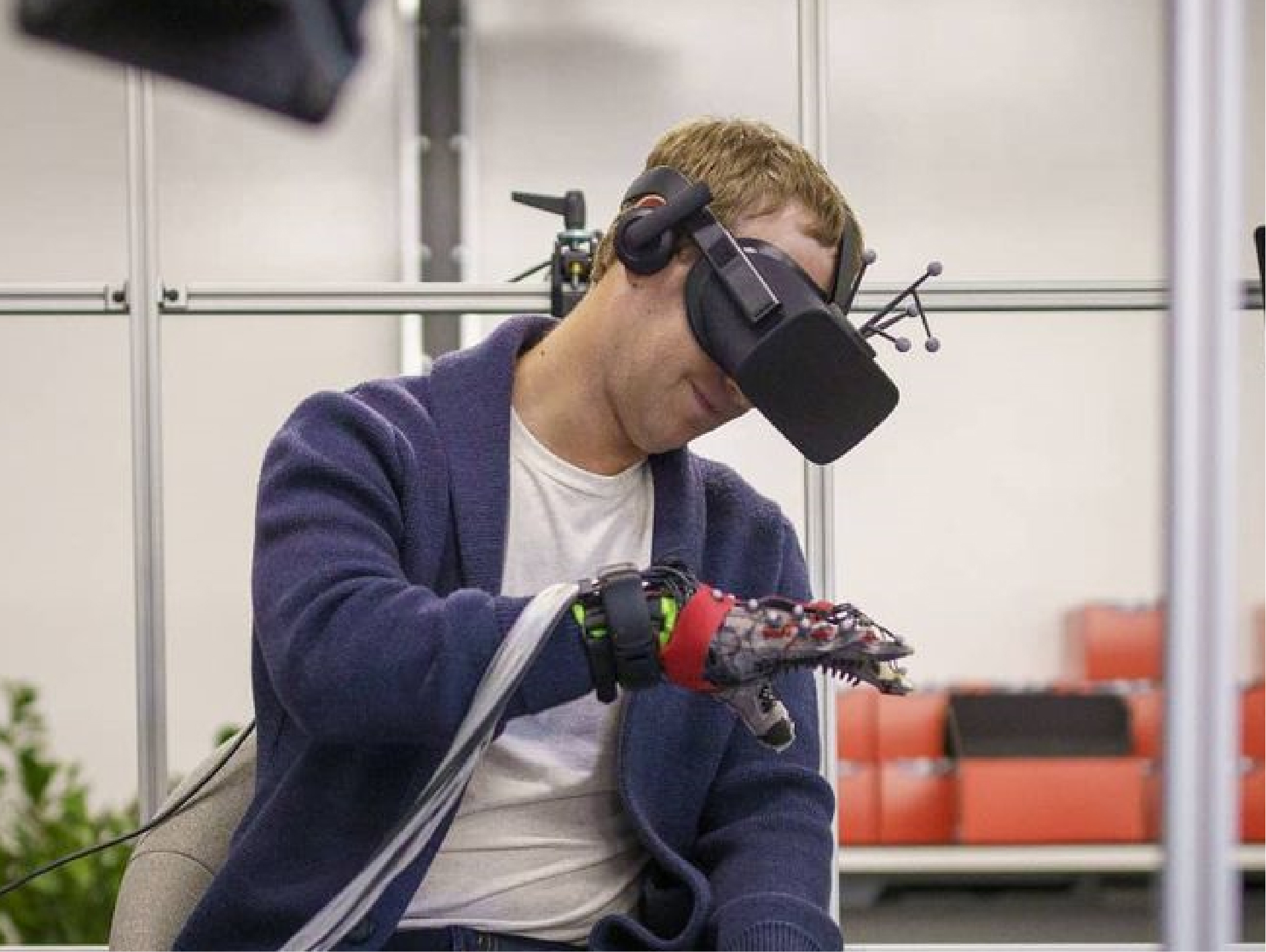 Mark Zuckerberg utilizando a Realidade Virtual