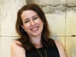 Entrevista: "os leitores brasileiros são OS MELHORES", diz Julia Quinn, de "Bridgerton"