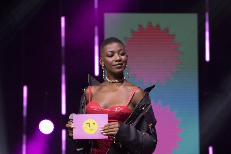 m-v-f- awards 2021 anuncia Aisha Mbikila como apresentadora da premiação