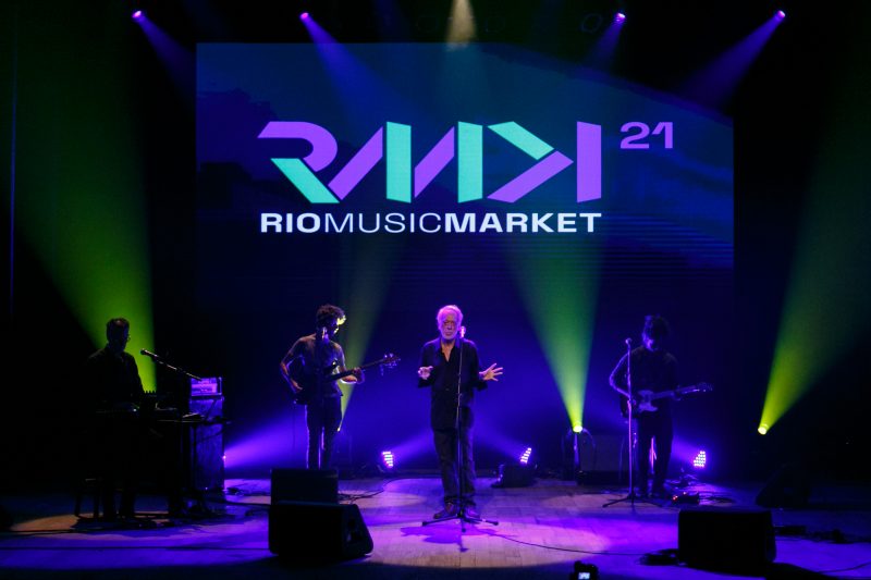 Fausto Fawcett se apresenta do palco do Rio Music Market