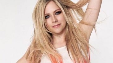 Avril Lavigne dá conselho a si própria com 15 anos