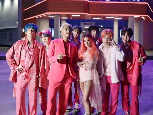 Halsey recebe presente especial do BTS - POPline