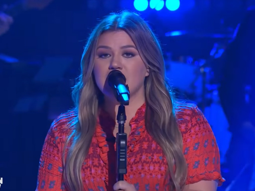 Kelly Clarkson faz cover incrível de "Take My Breath", hit do The Weeknd