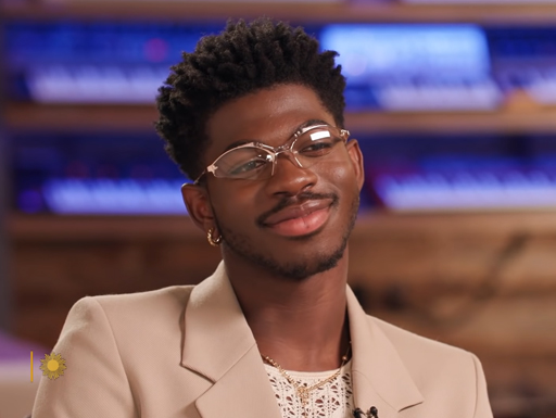 Lil Nas X relembra da decisão de se assumir gay: "não foi por atenção"