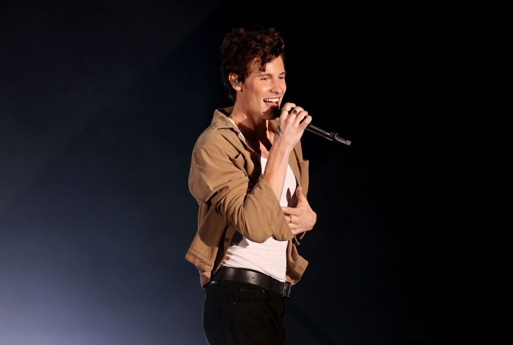Shawn Mendes adia parte da turnê, mas promete novas músicas