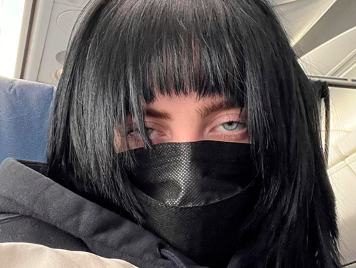 Billie Eilish novo visual cabelo preto
