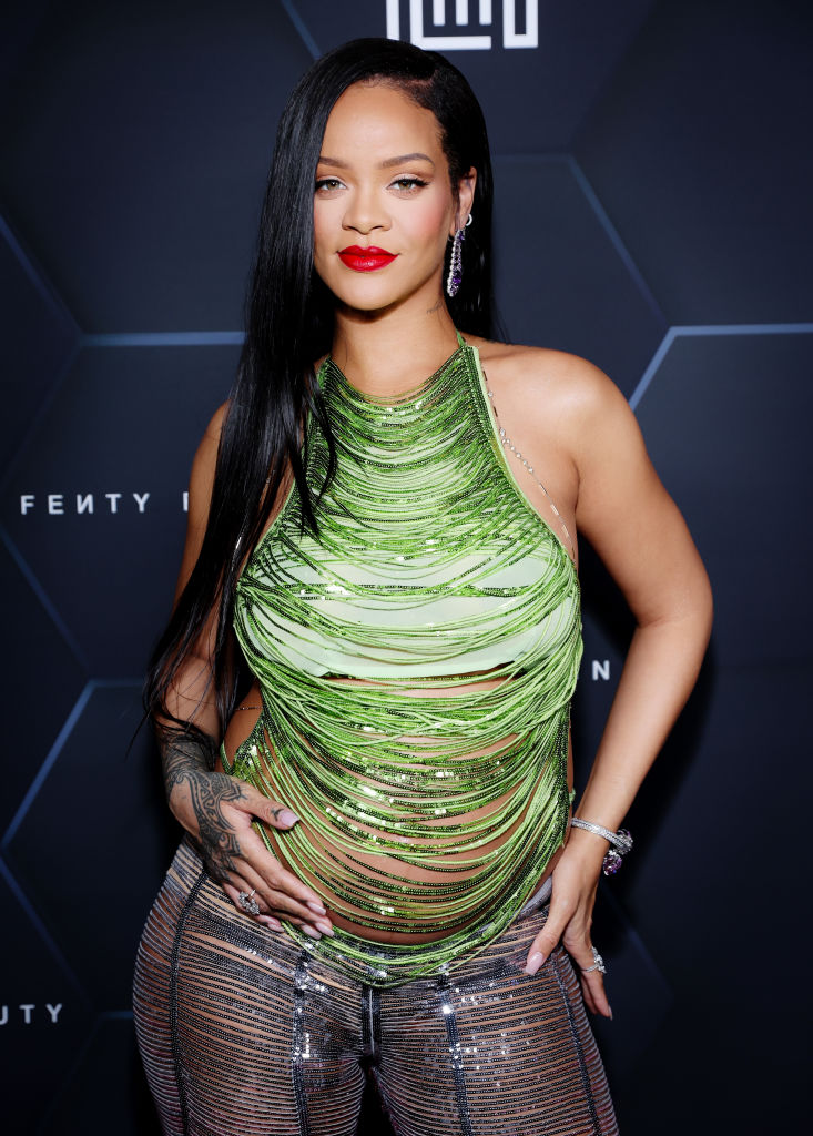 Rihanna: "meus fãs me matariam se eu os fizesse esperar por canções de ninar"