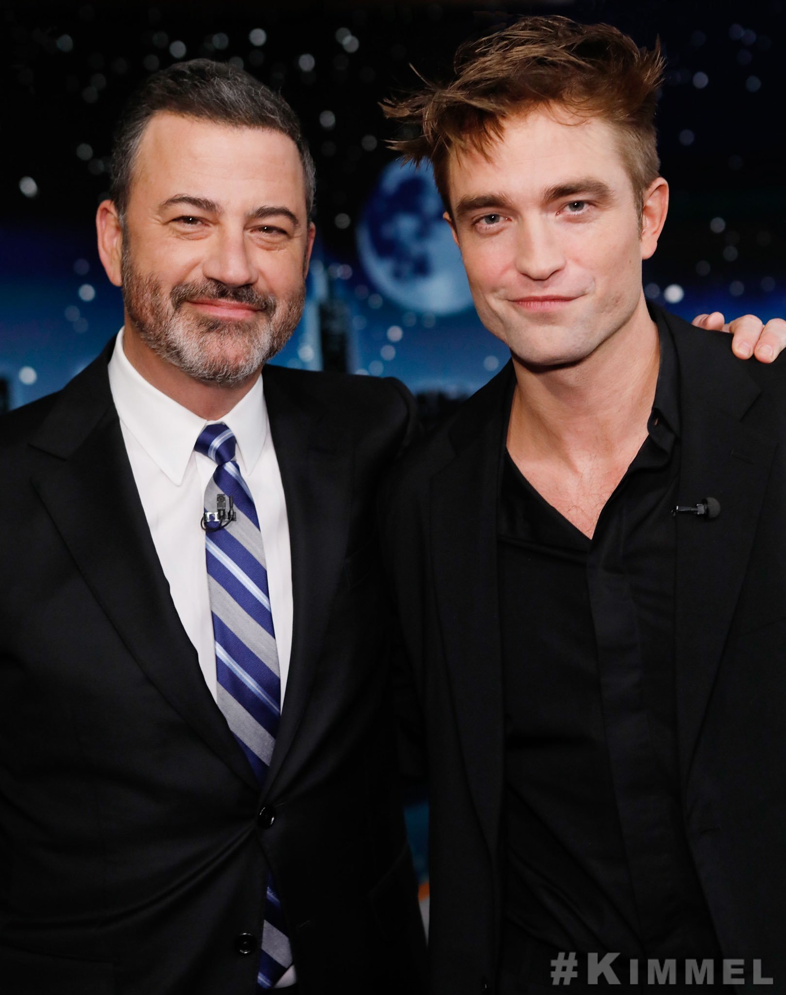 Fãs do Batman cercam estúdio para ver Robert Pattinson