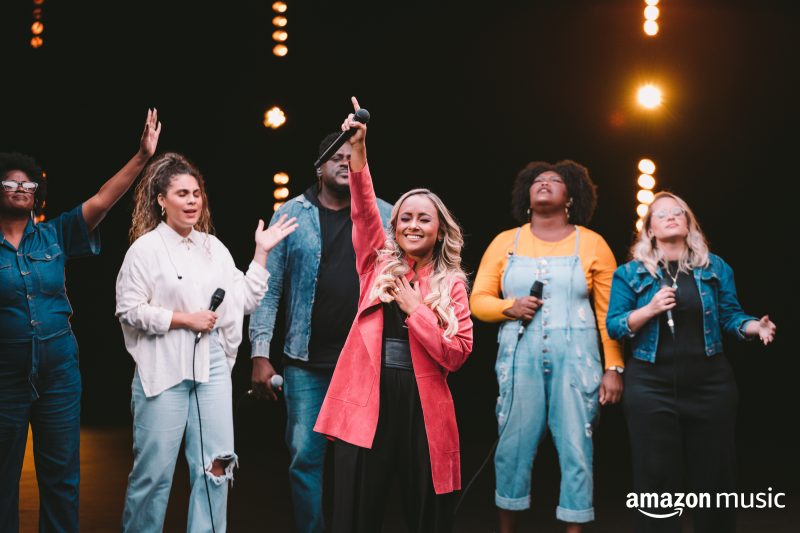 Bruna Karla canta no "Sucessos Gospel Ao Vivo" do Amazon Music
