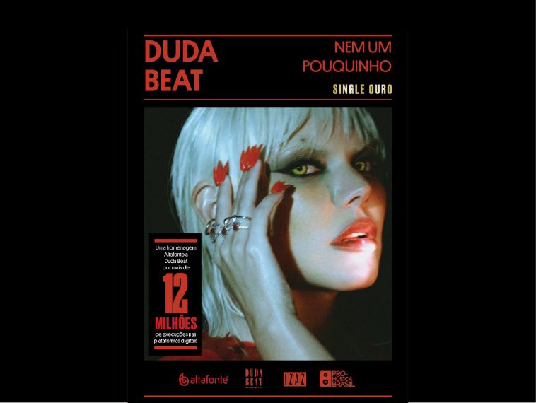 Duda Beat recebe certificado de ouro pelo single "Nem um Pouquinho" através da Altafonte.