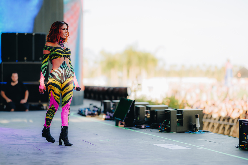 Anitta Leva O Brasil Para O Palco Do Festival Coachella