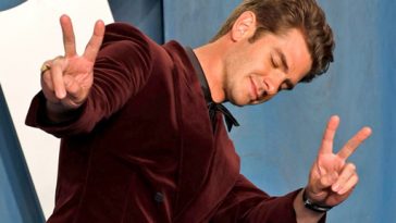 Vídeo mostra Andrew Garfield fofocando sobre tapa de Will Smith no Oscar