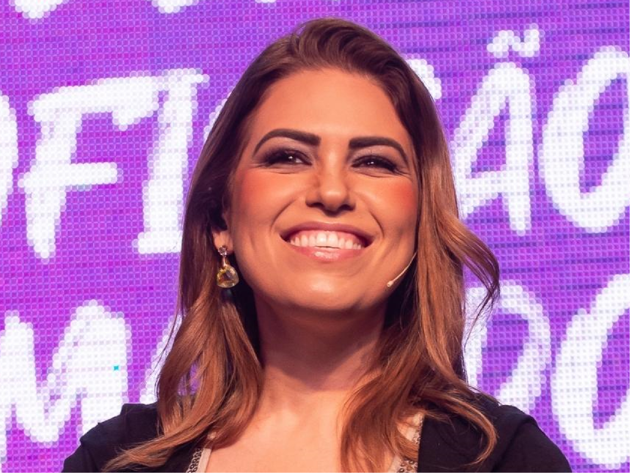 Bruna Campos motiva compositores a 'tirarem músicas da gaveta' em aula gratuita