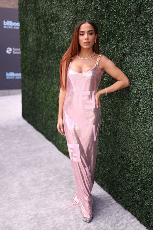 Fotos: Anitta arrasa no red carpet do Billboard Music Awards
