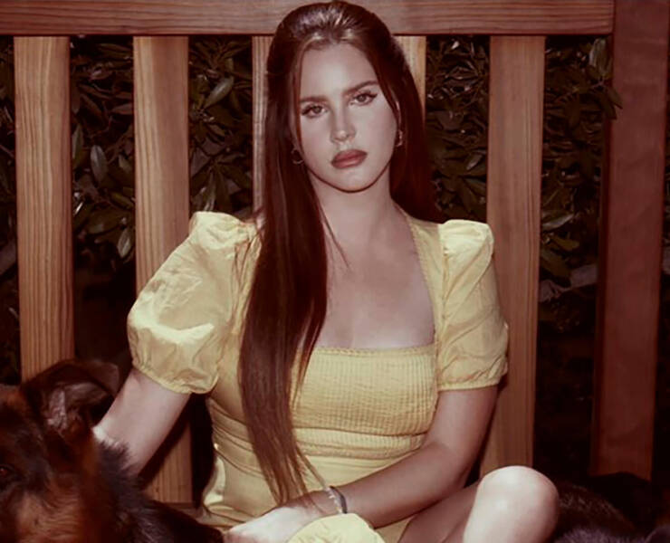 Lana Del Rey dá dicas sobre novo álbum: "estou com raiva"