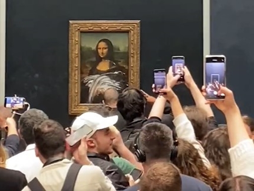 Quadro da Monalisa é atacado com torta no Louvre; relembre